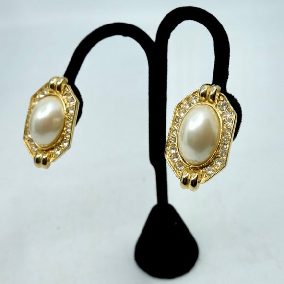 KENNETH JAY LANE~Vintage 90s~MABE PEARL & RHINESTONE GOLD PLATED CLIP EARRINGS - Picture 4 of 5